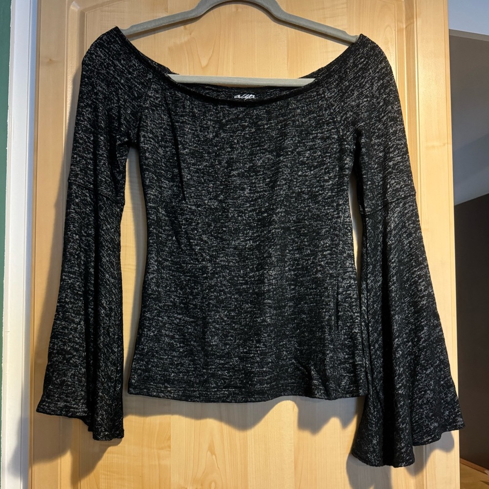 Bell-sleeved sweater